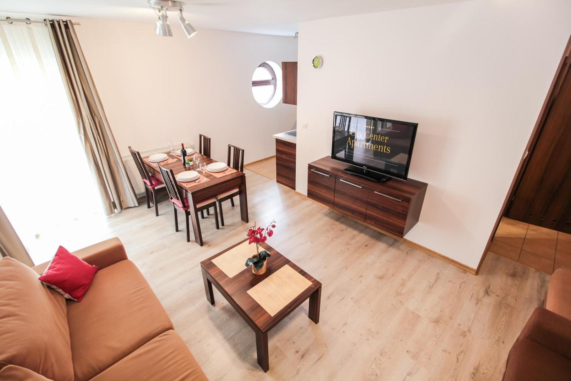 Aparthotel City Center Apartments Krynica Zdroj Bagian luar foto