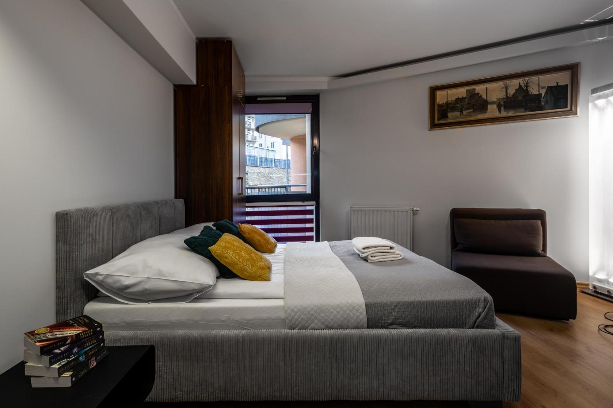 Aparthotel City Center Apartments Krynica Zdroj Bagian luar foto