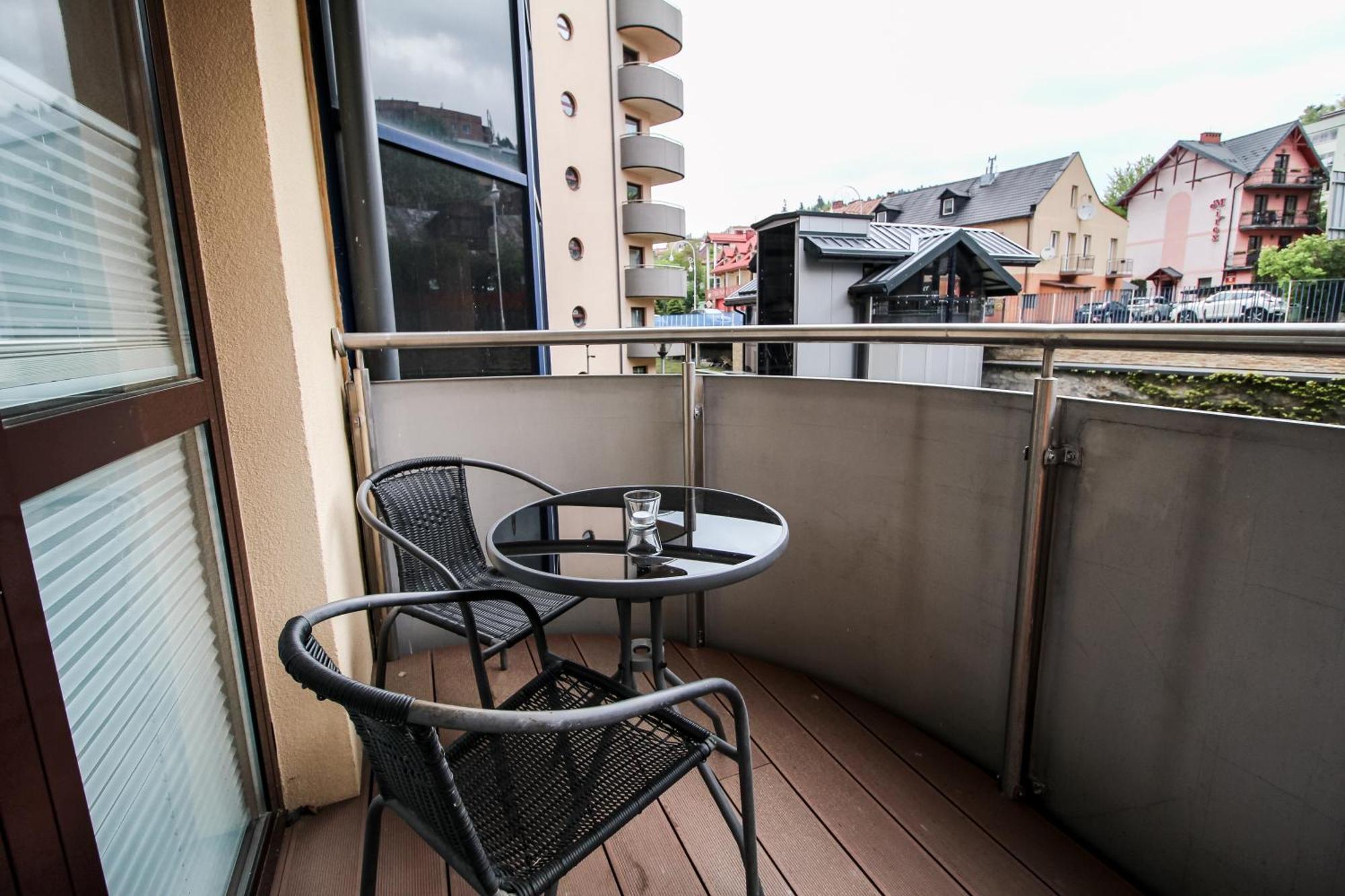 Aparthotel City Center Apartments Krynica Zdroj Bagian luar foto