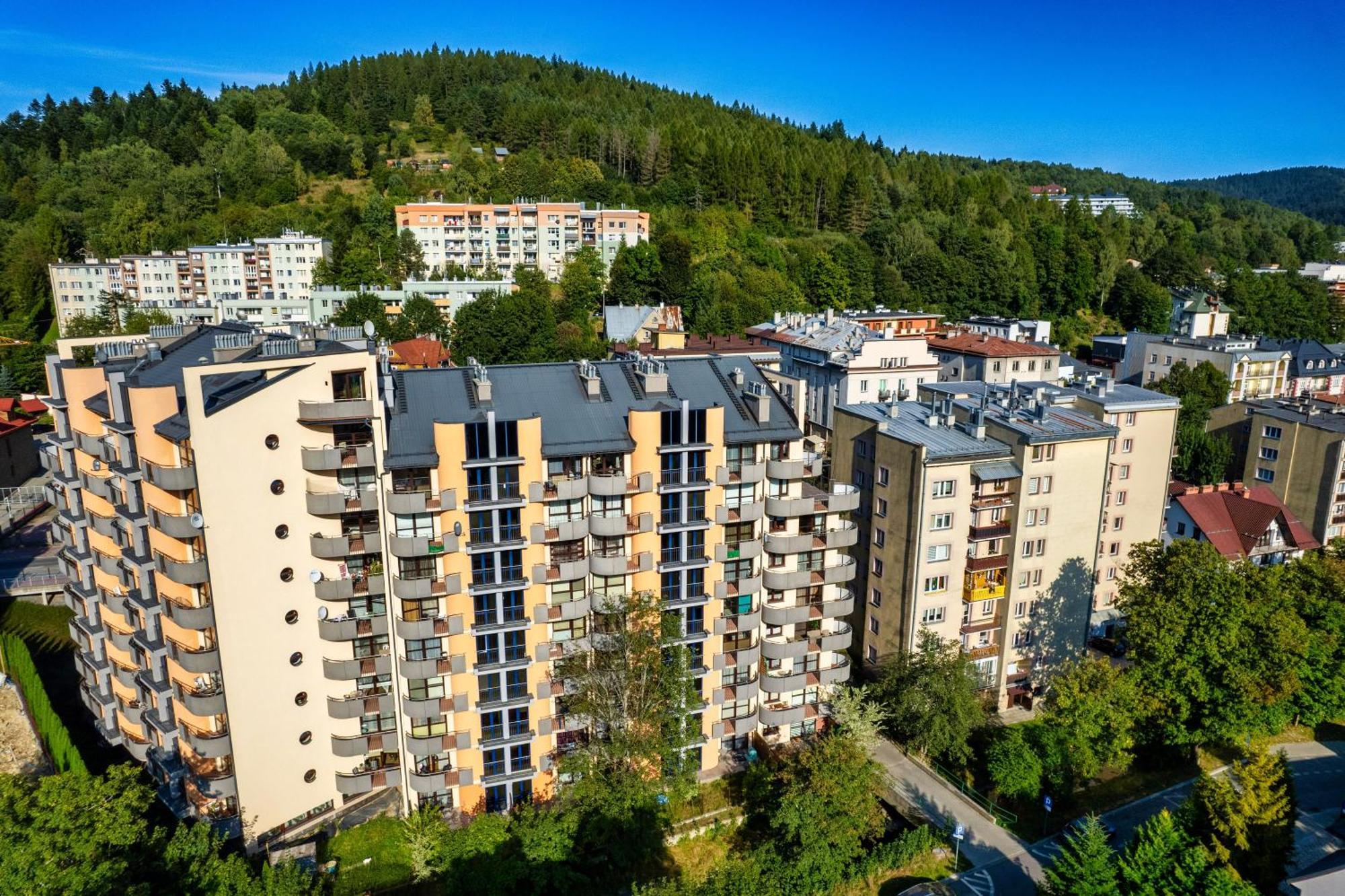 Aparthotel City Center Apartments Krynica Zdroj Bagian luar foto