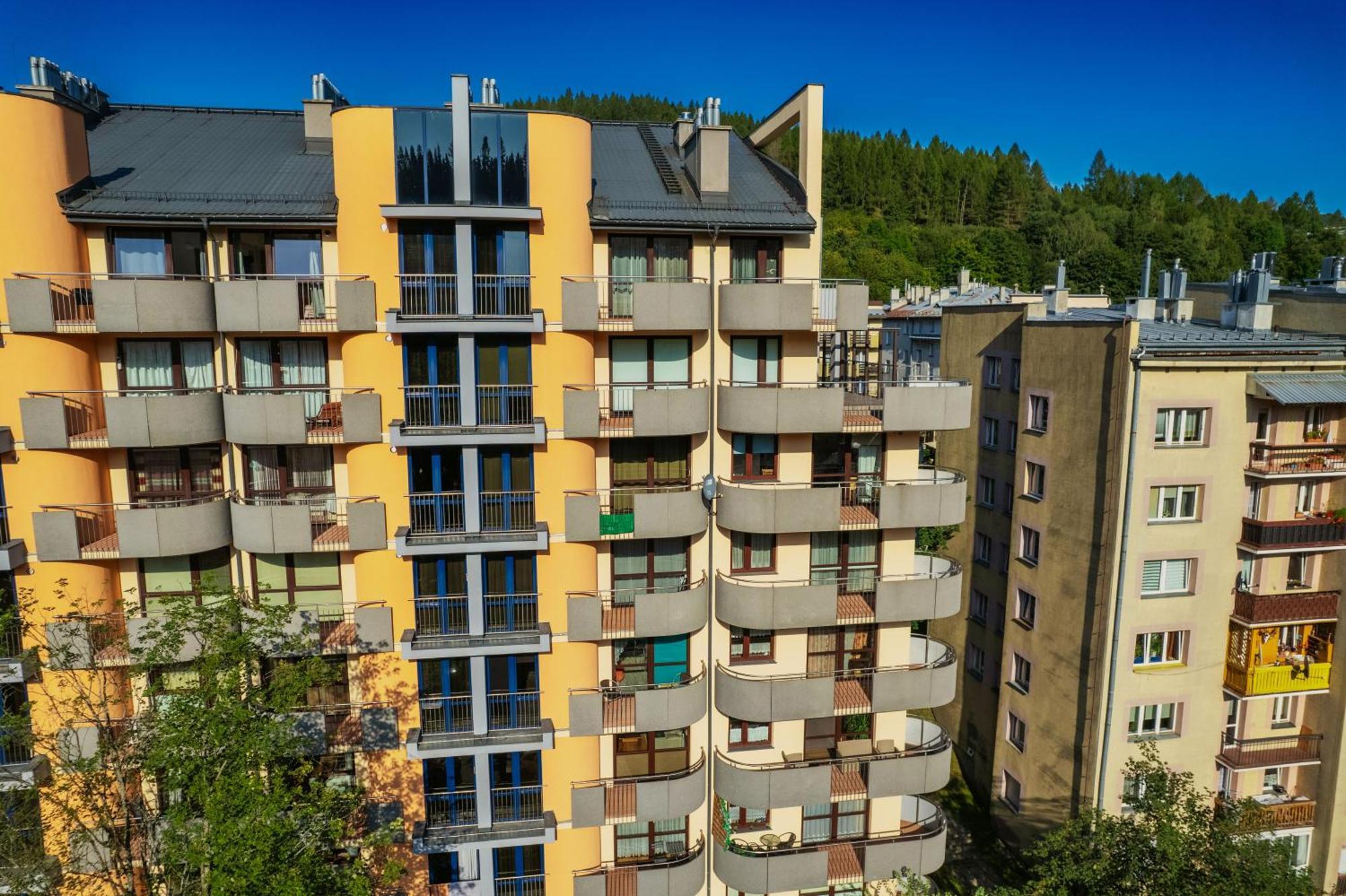 Aparthotel City Center Apartments Krynica Zdroj Bagian luar foto