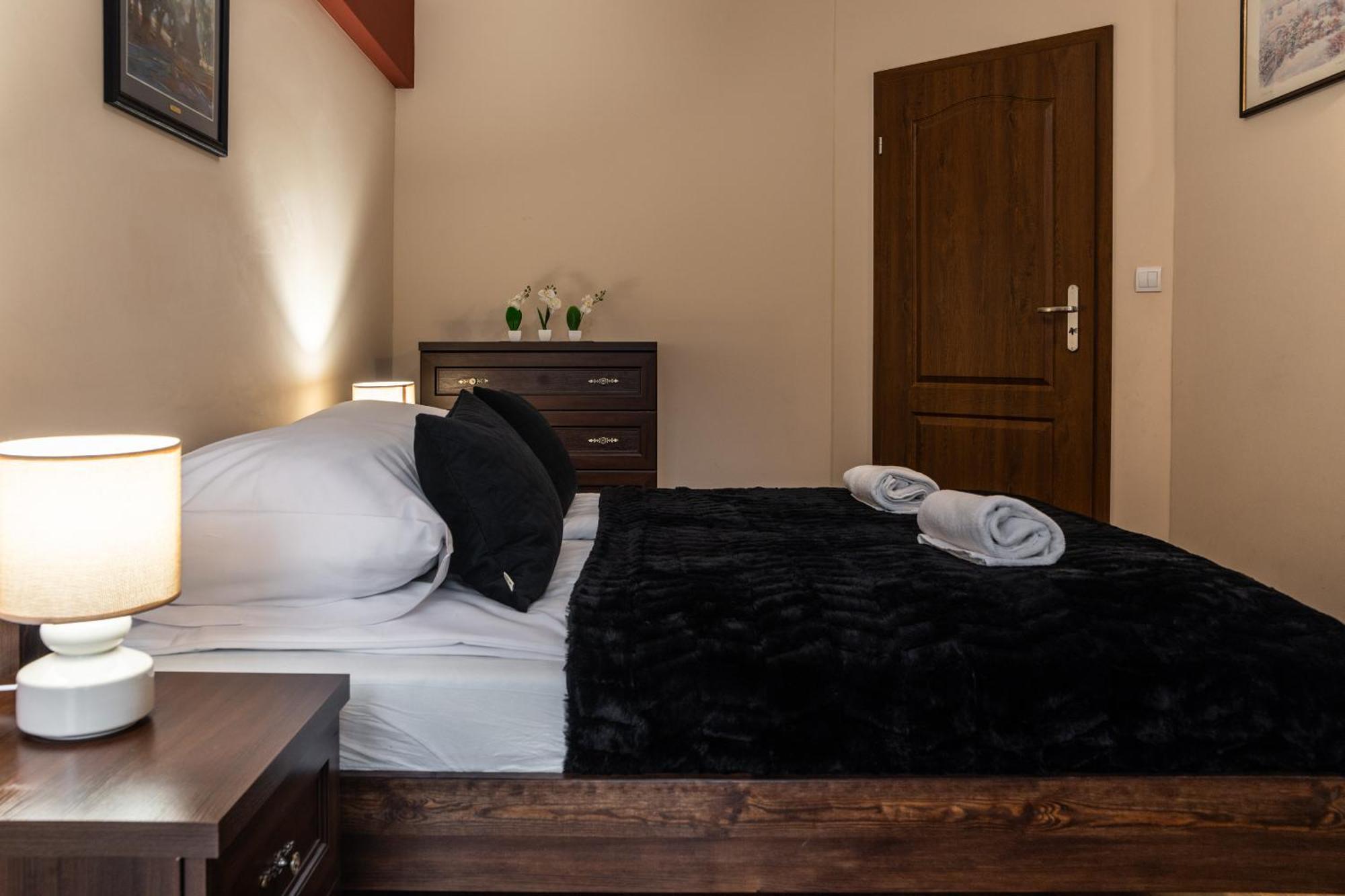 Aparthotel City Center Apartments Krynica Zdroj Bagian luar foto